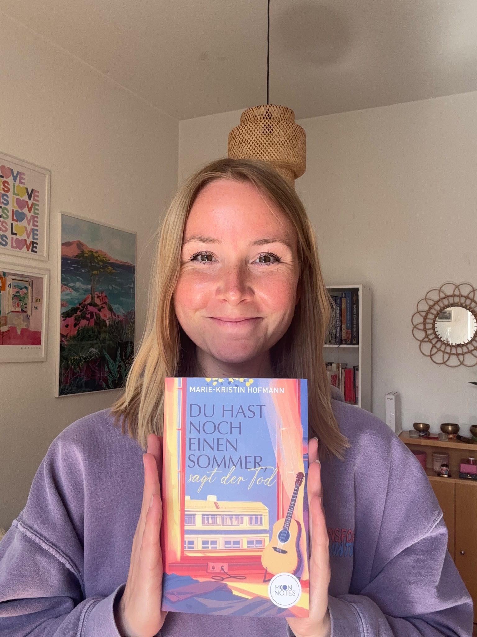 Marie-Kristin Hofmann holding her published novel